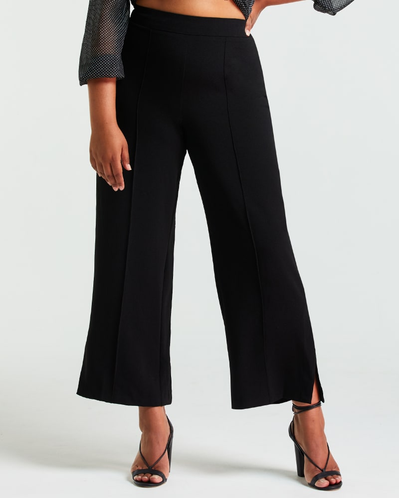 Front of a model wearing a size 1X Ravenna Pant in Black by Estelle. | dia_product_style_image_id:264259